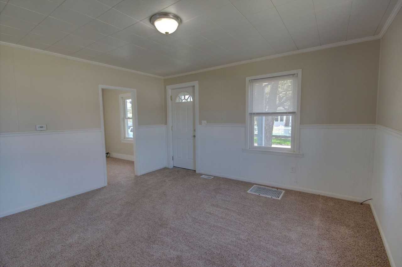 1402 14th St - Photo 6 of 15