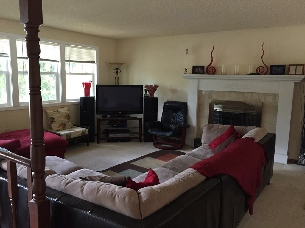 2733 Ne 94th St - Photo 2 of 7