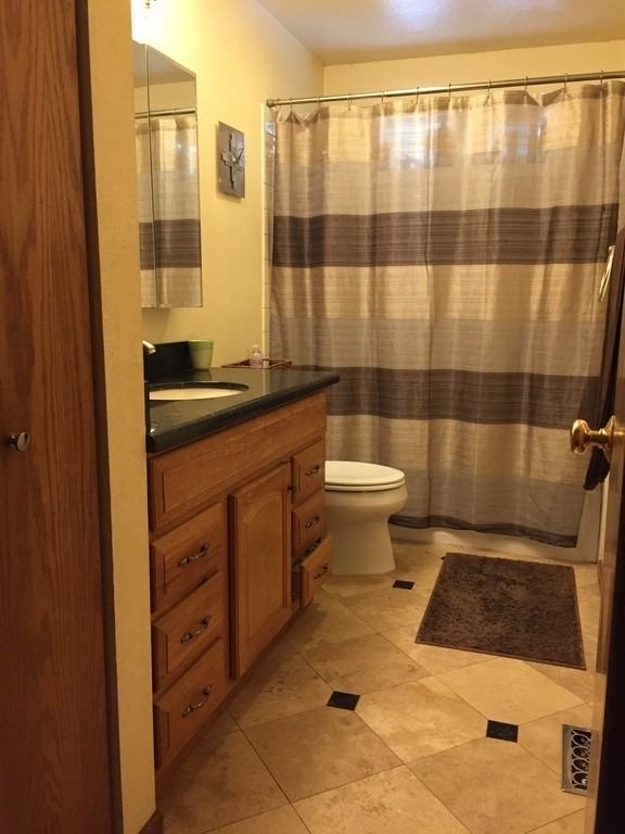 2733 Ne 94th St - Photo 4 of 7