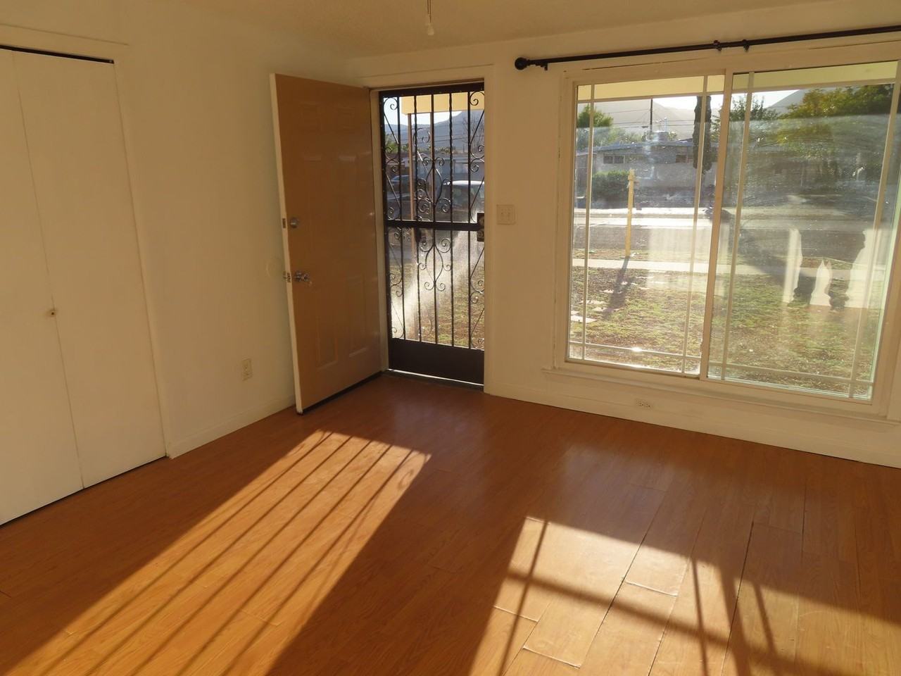 10052 Kenworthy Street - Photo 2 of 27