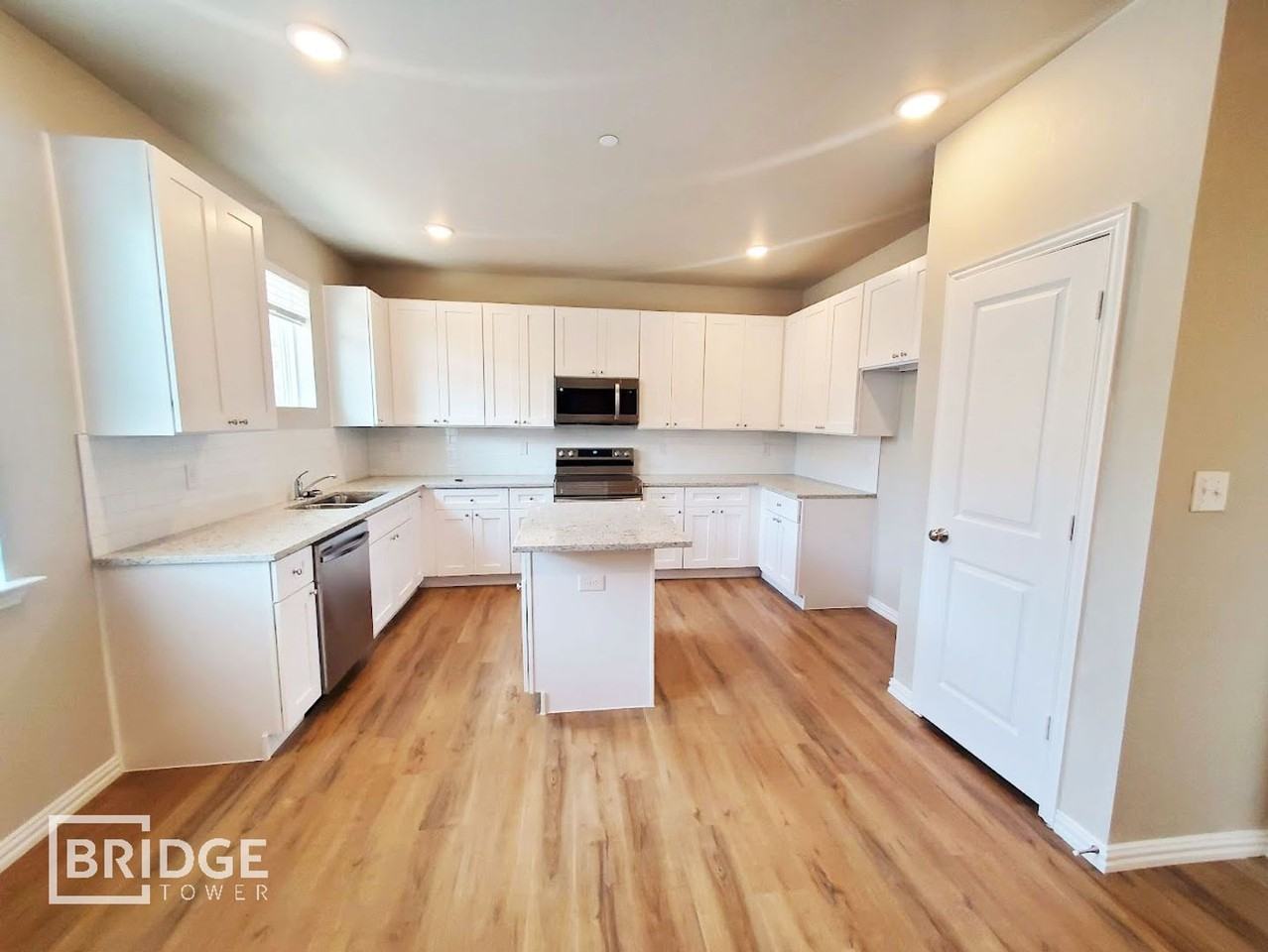 1004 W Golden Ln - Photo 3 of 19