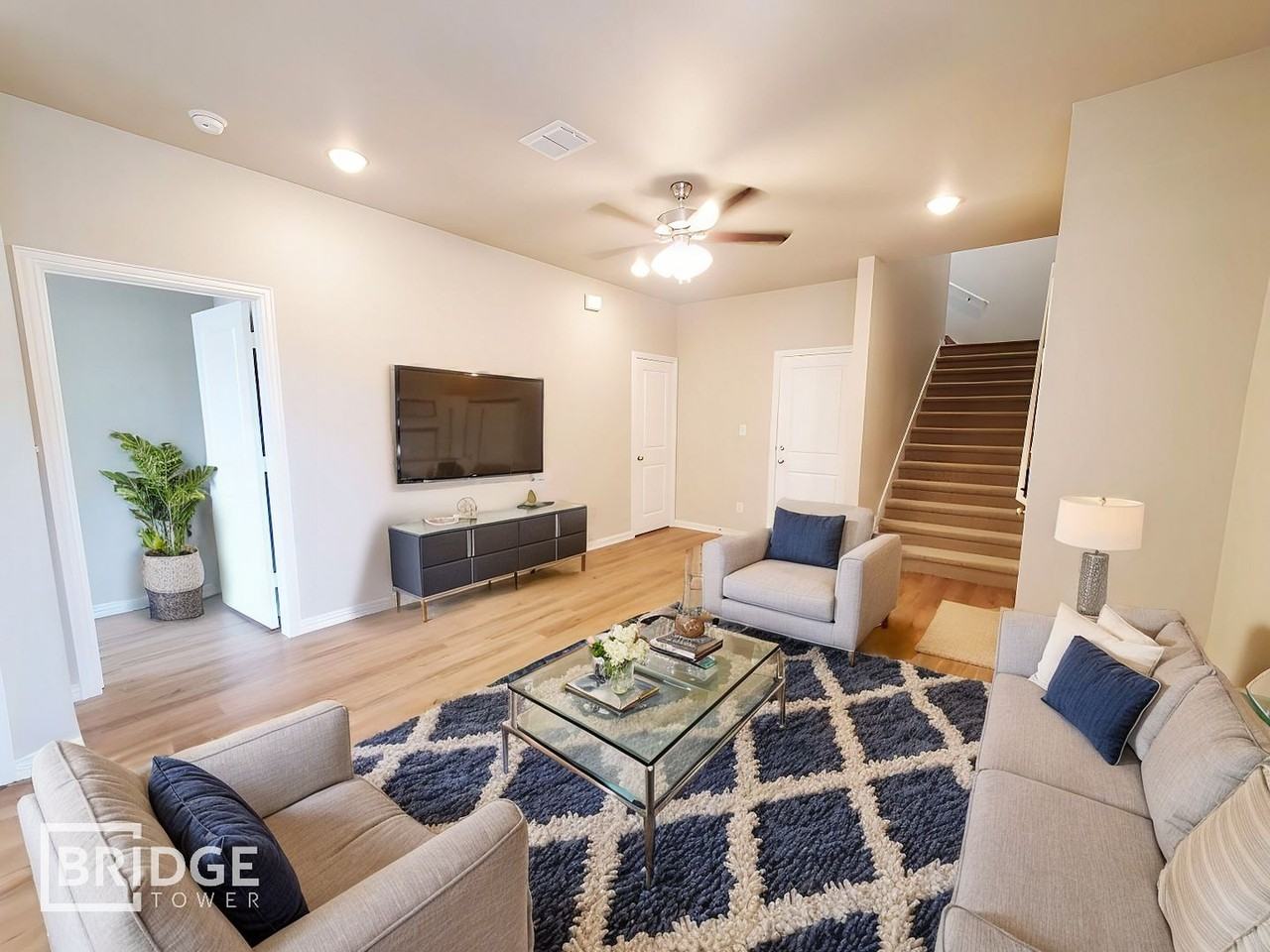 1004 W Golden Ln - Photo 4 of 19
