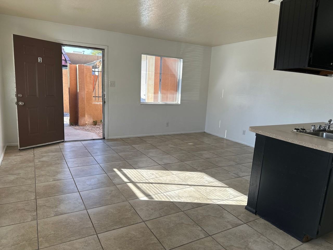 Updated 1 and 2 Bedroom Apartments - Photo 2 of 6