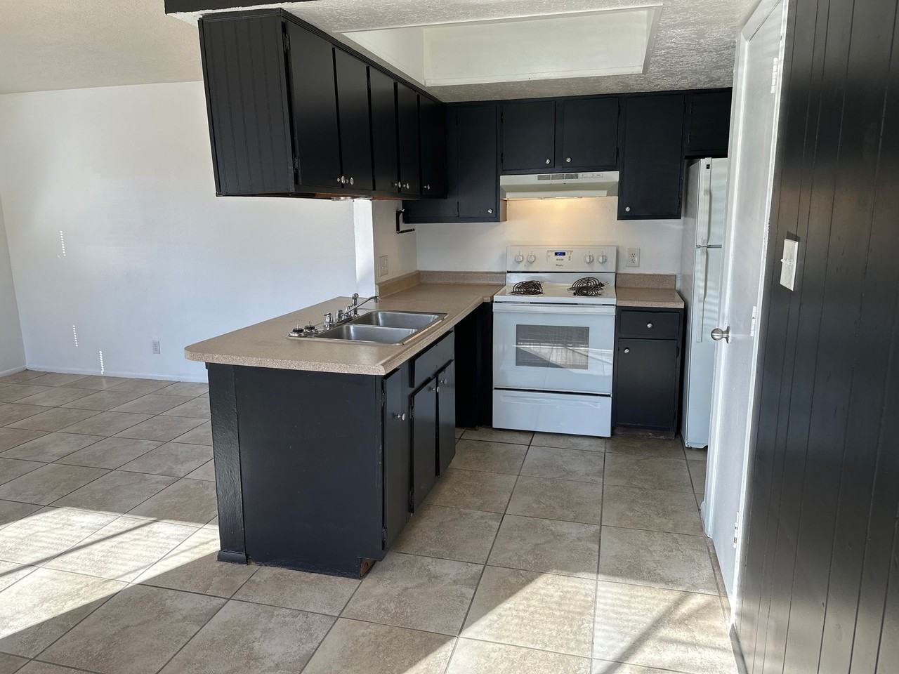 Updated 1 and 2 Bedroom Apartments - Photo 4 of 6