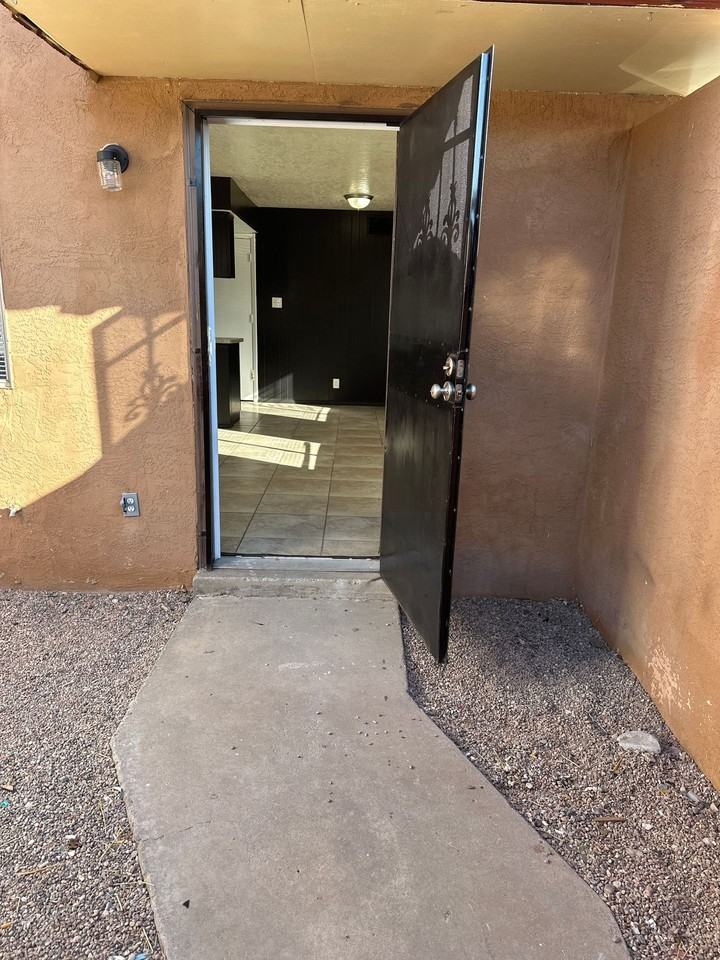 Updated 1 and 2 Bedroom Apartments - Photo 6 of 6