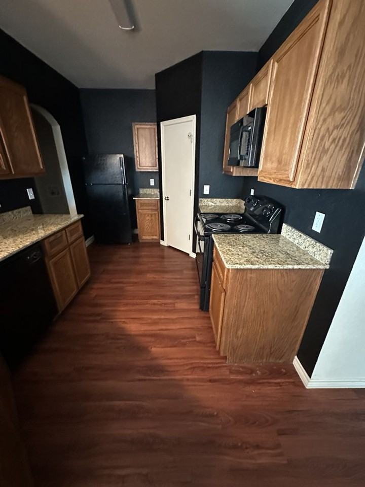 902 Childress Dr #B - Photo 3 of 14