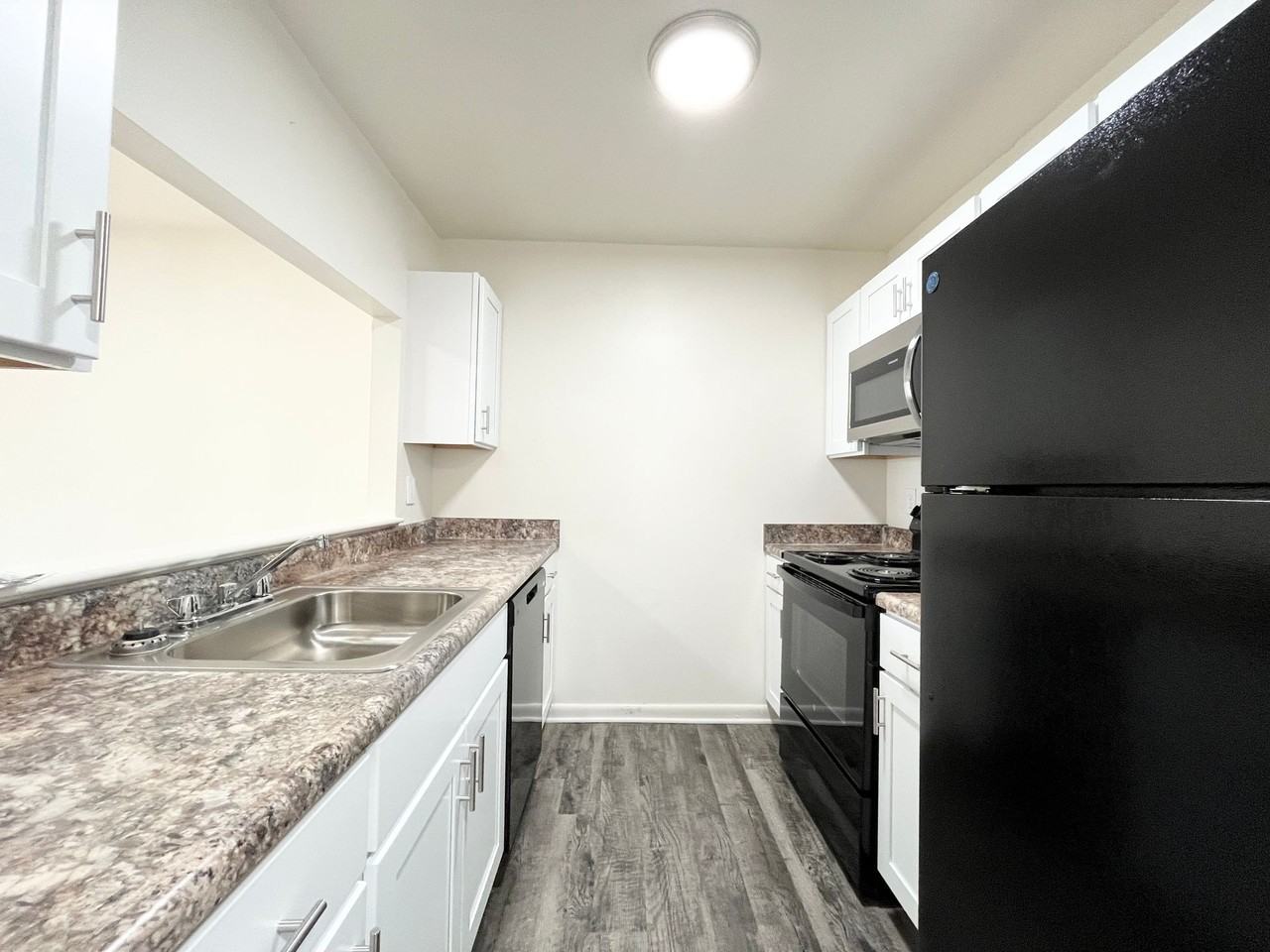 Collinwood Square - Photo 5 of 48