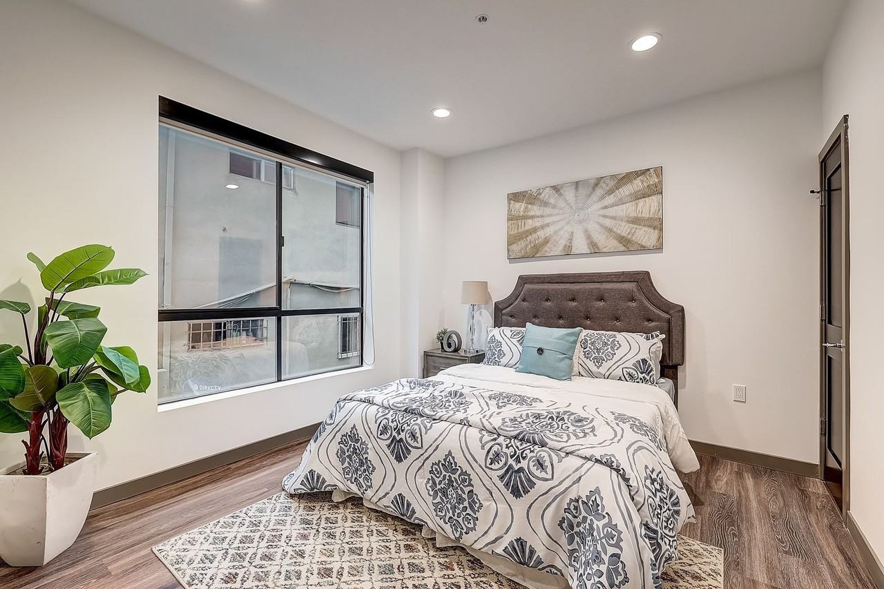 641 N Hobart Blvd - Photo 4 of 10