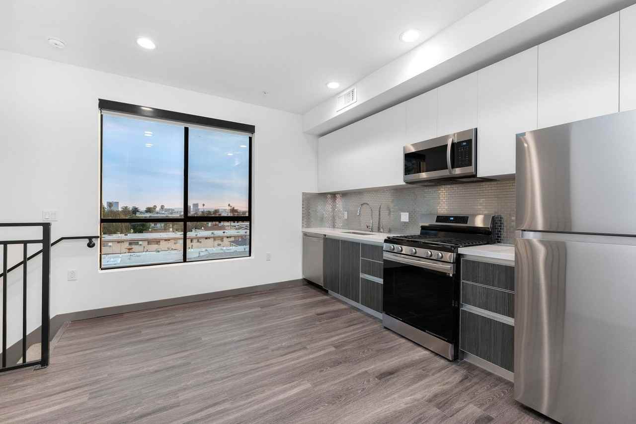 641 N Hobart Blvd - Photo 6 of 10