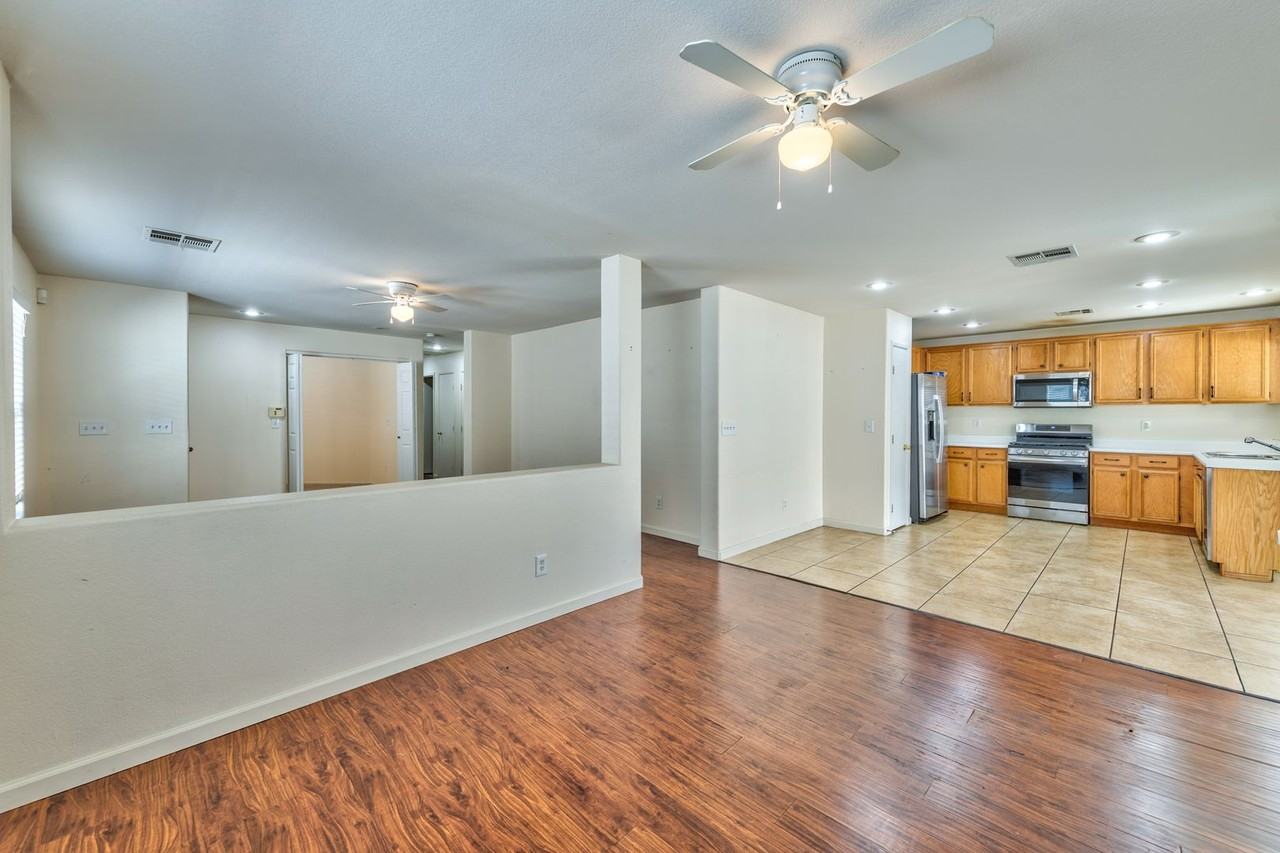 358 Silverado Pines Ave - Photo 3 of 15