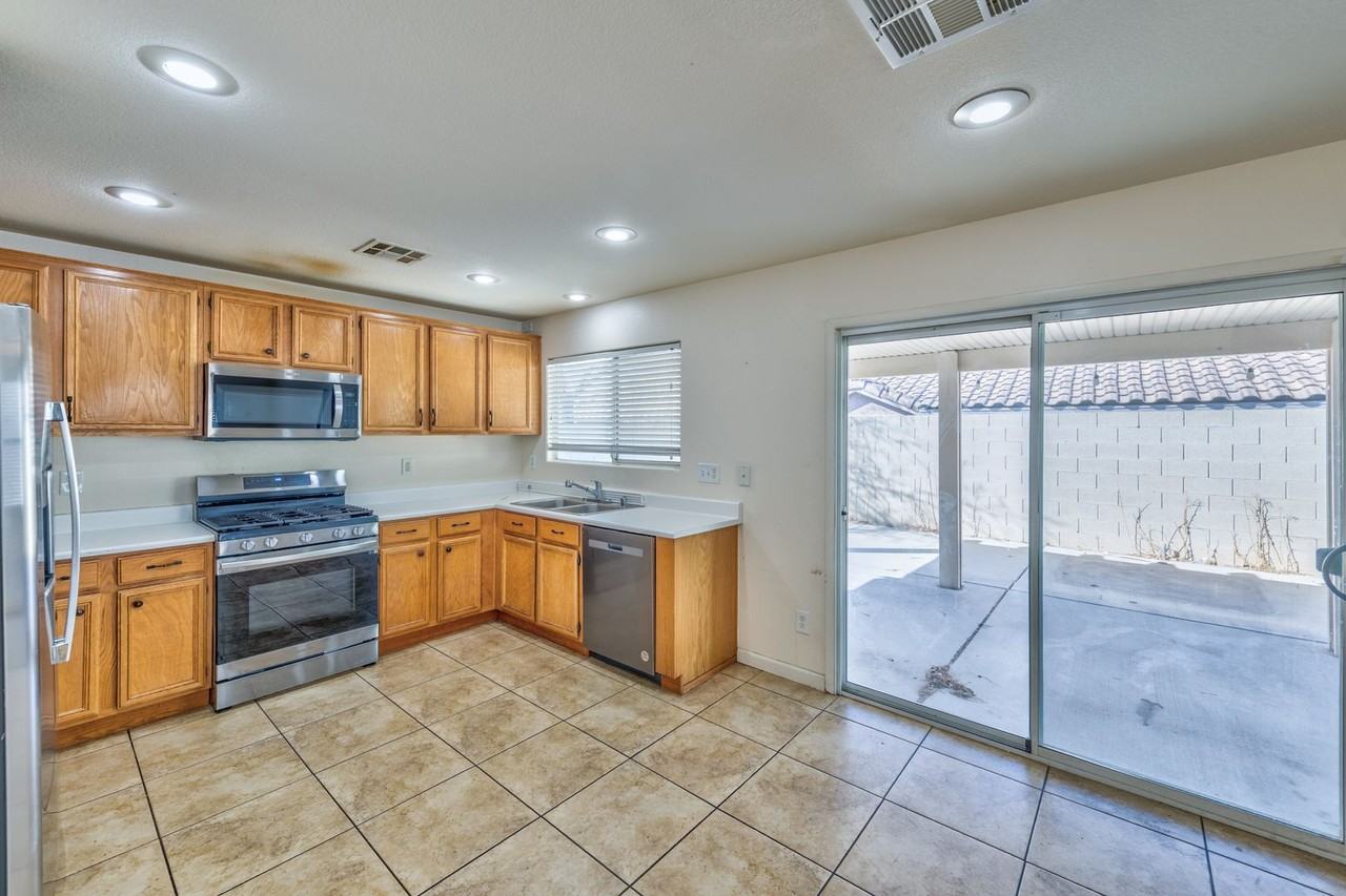 358 Silverado Pines Ave - Photo 6 of 15