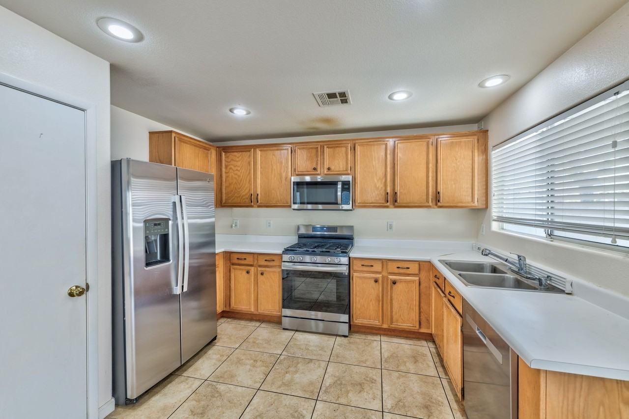 358 Silverado Pines Ave - Photo 7 of 15