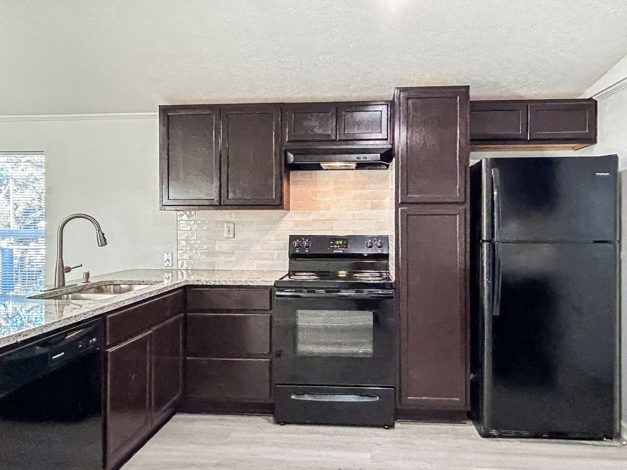 247 Rockport Dr - Photo 5 of 22