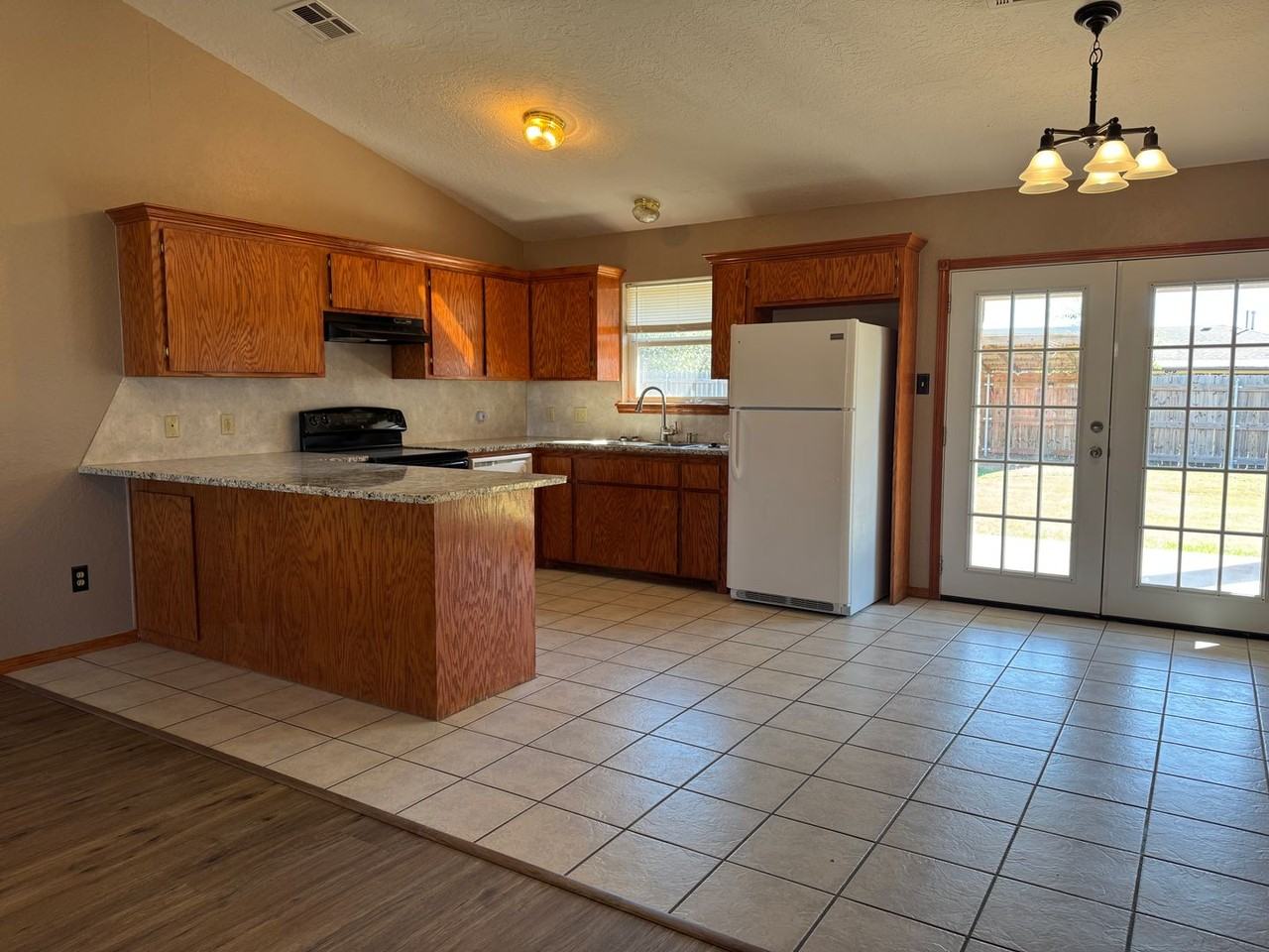 214 E Seminole St - Photo 3 of 16