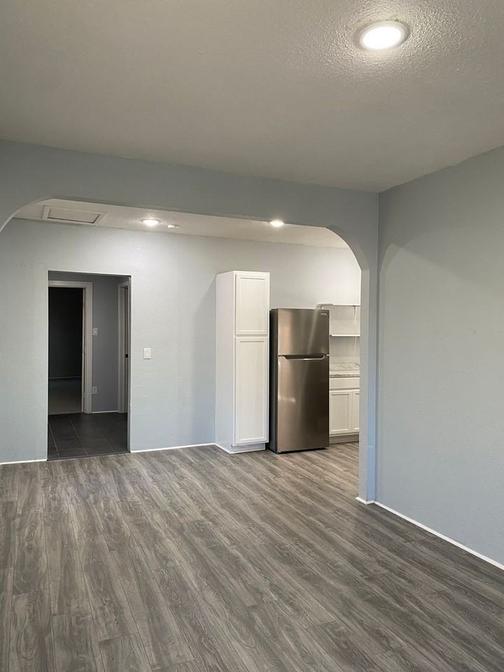 820 Frank Ave - Photo 2 of 15