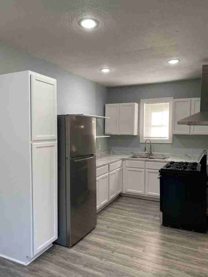 820 Frank Ave - Photo 4 of 15