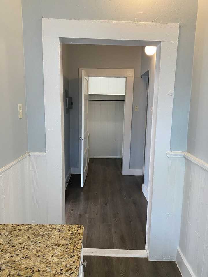 WILLOW ST - Photo 3 of 17