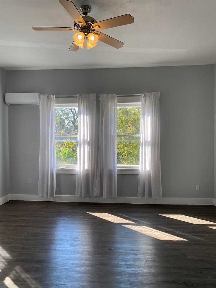 WILLOW ST - Photo 5 of 17