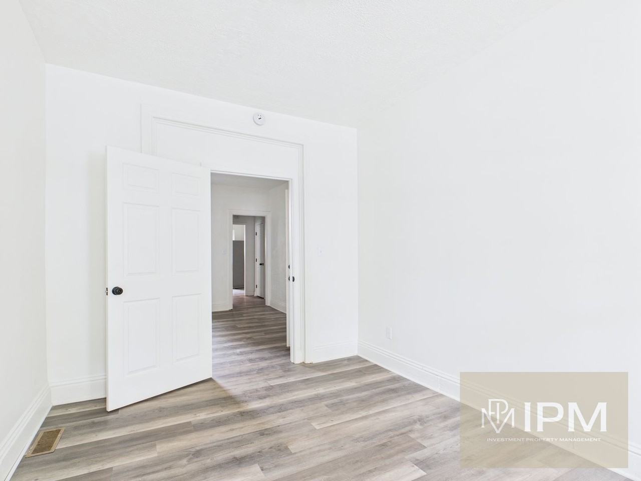 633 W Princess St - Photo 3 of 29