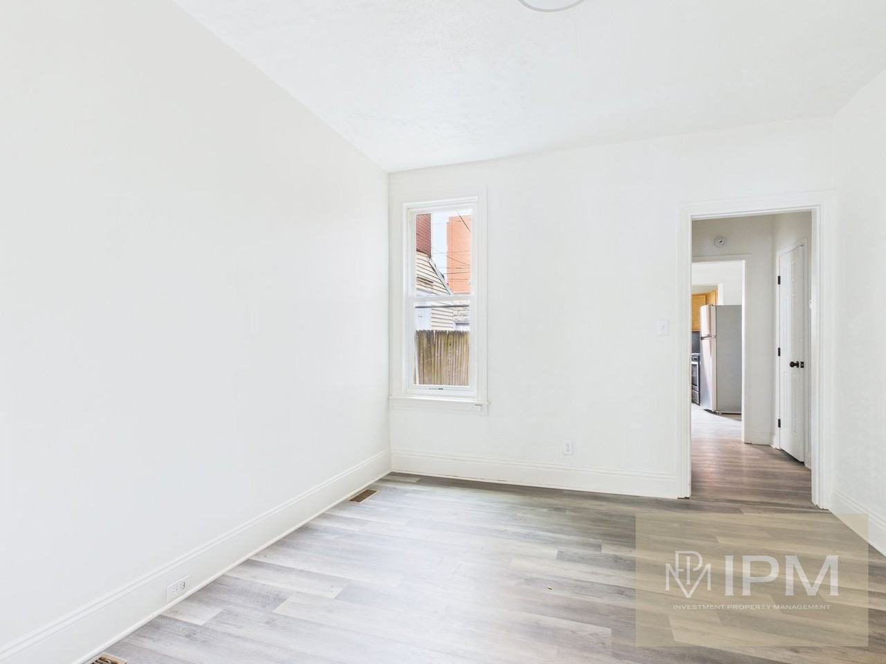 633 W Princess St - Photo 5 of 29