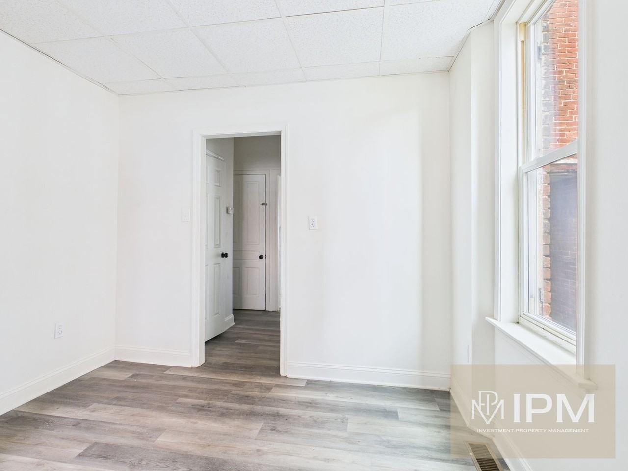 633 W Princess St - Photo 7 of 29