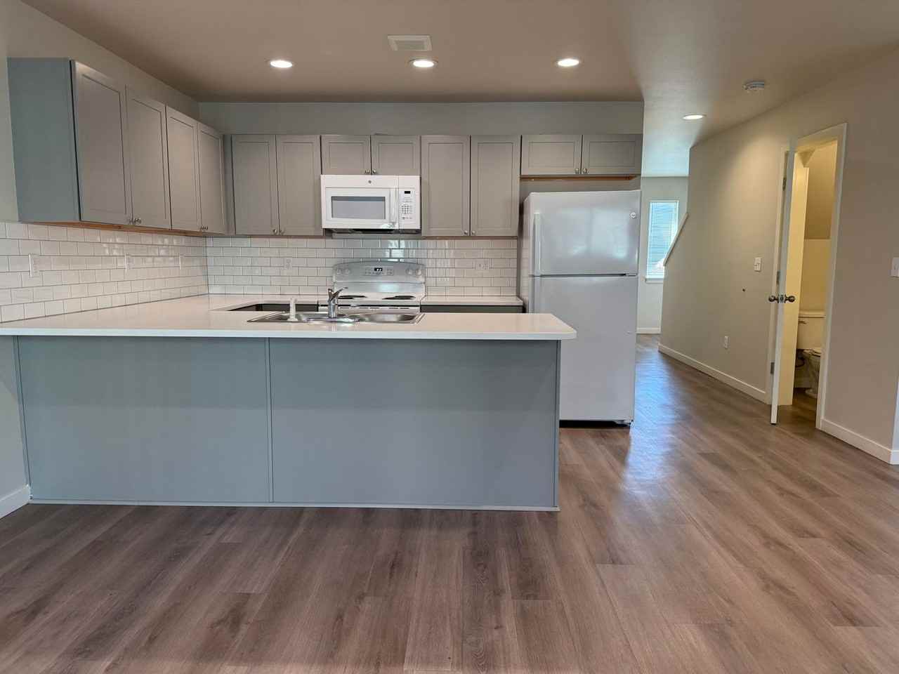 Apple Valley Town Homes - Photo 5 of 43