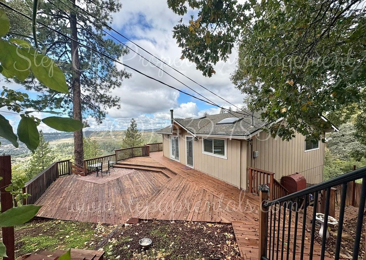 18900 Horizon Ct - Photo 2 of 29
