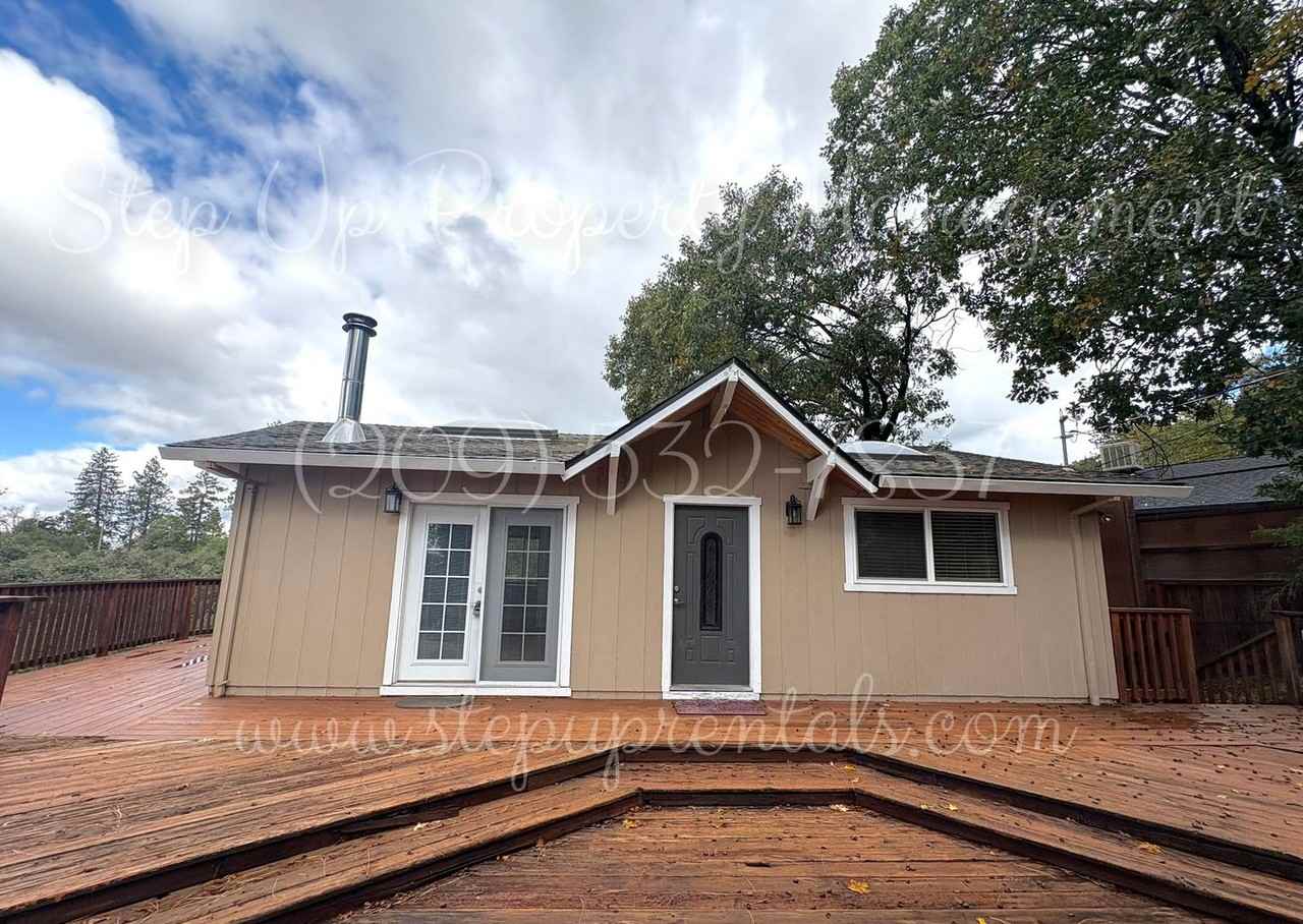 18900 Horizon Ct - Photo 3 of 29