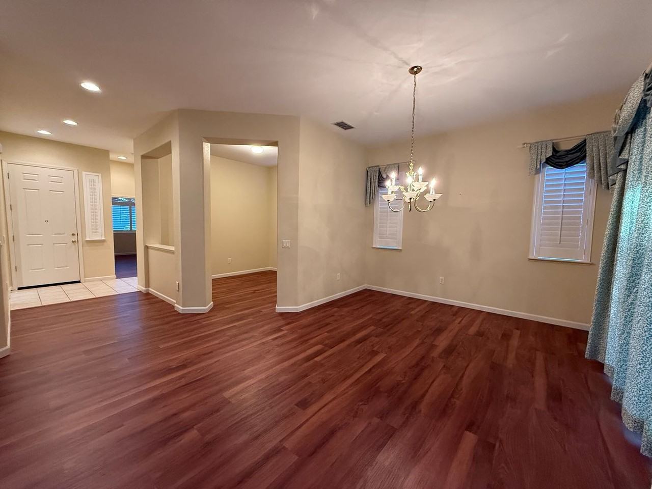 2713 Robinson Creek Ln - Photo 3 of 15