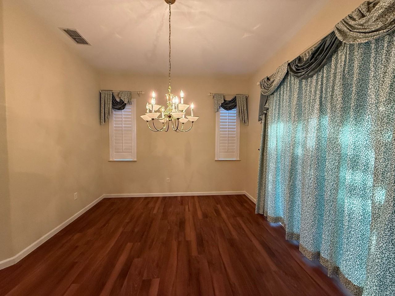 2713 Robinson Creek Ln - Photo 5 of 15