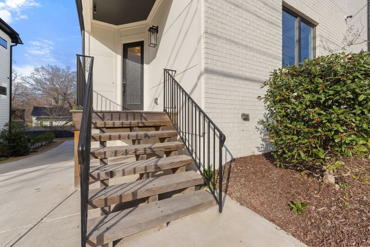 2009 Angier Ave - Photo 3 of 31