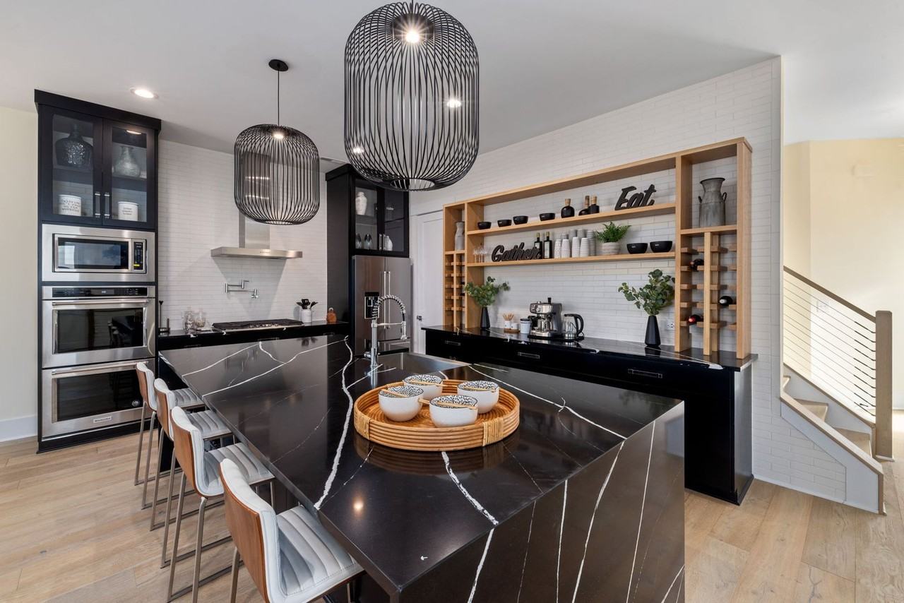 2009 Angier Ave - Photo 5 of 31