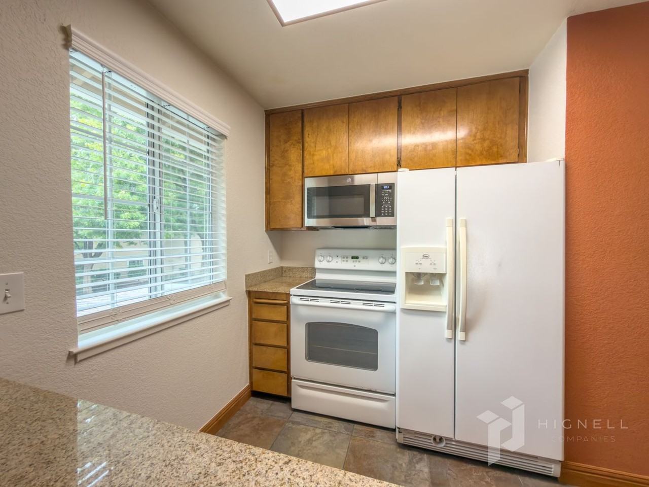 2055 Amanda Way - Photo 3 of 18