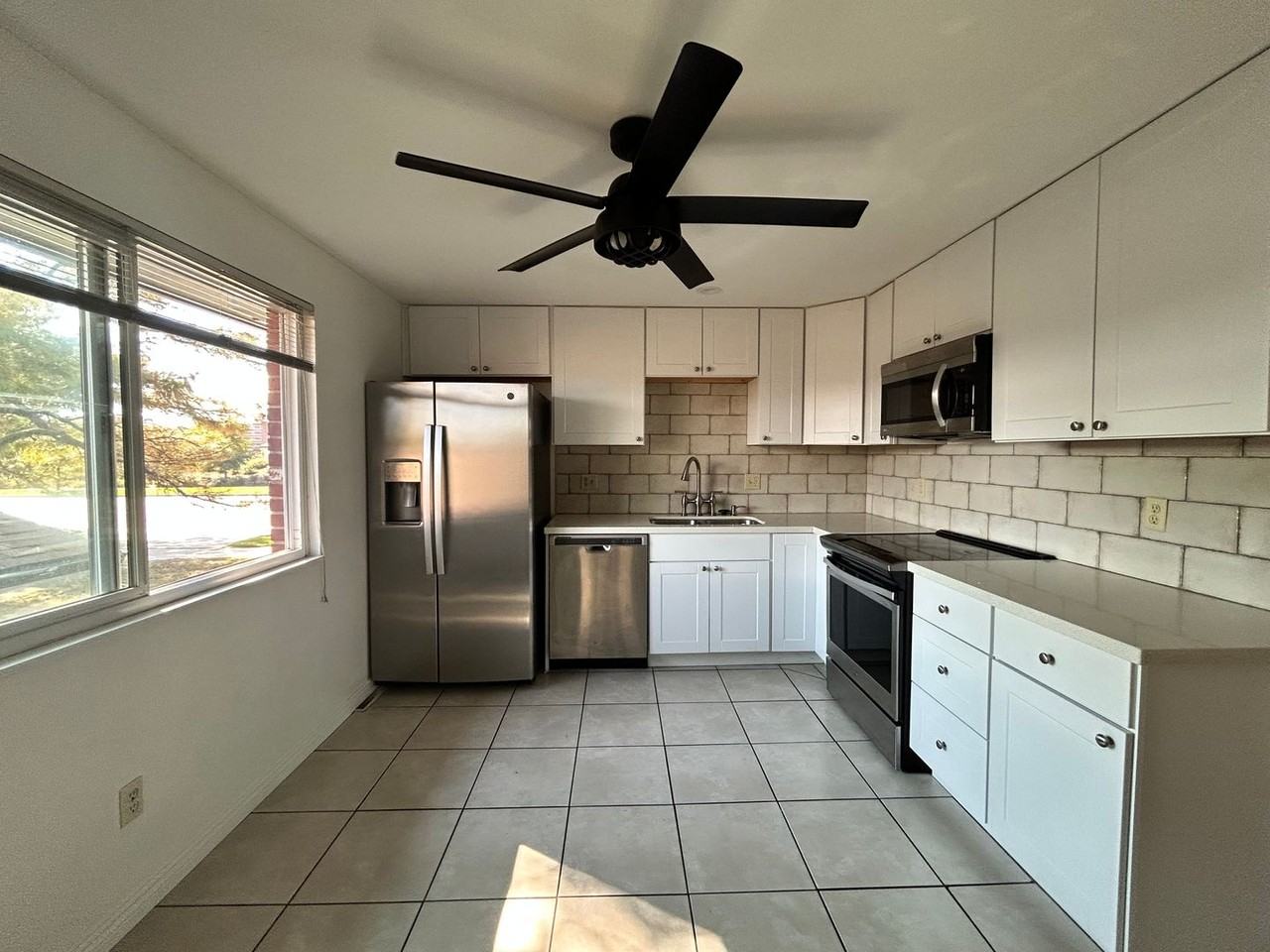 1438 Hover St - Photo 5 of 34