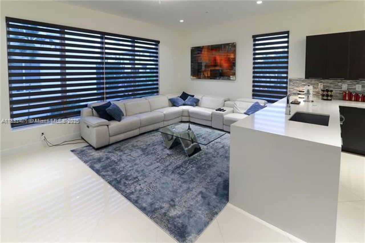 10501 Nw 66th St #0 - Photo 3 of 33