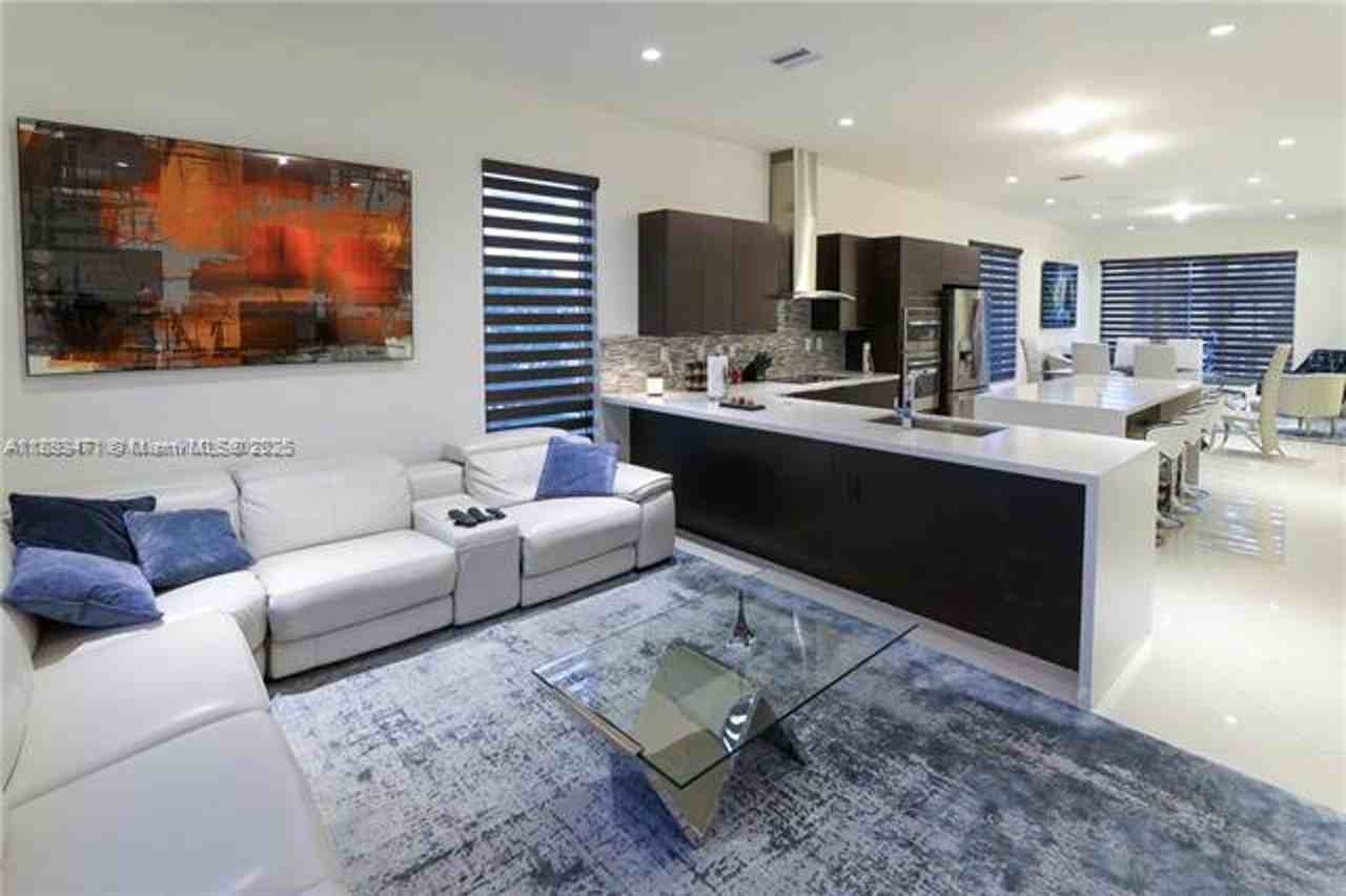 10501 Nw 66th St #0 - Photo 4 of 33