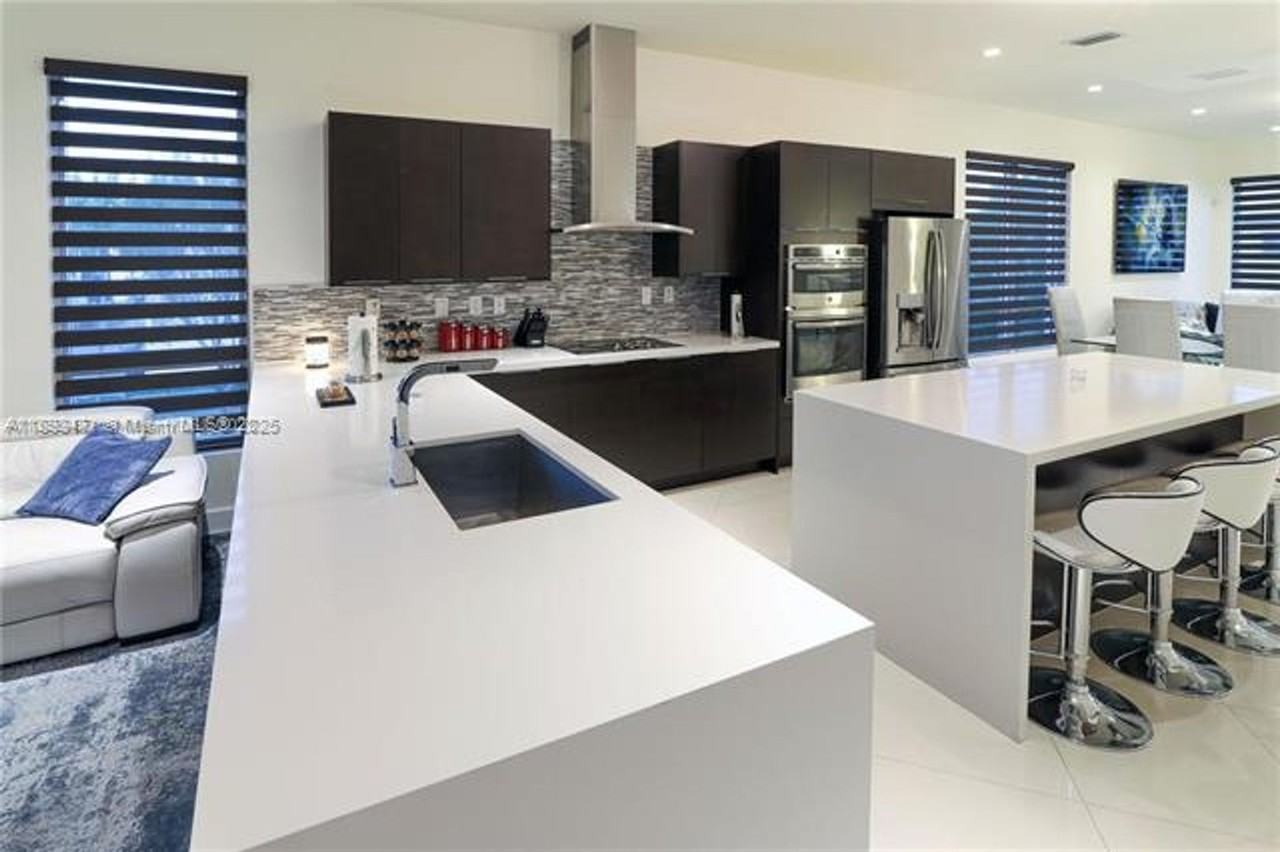 10501 Nw 66th St #0 - Photo 5 of 33