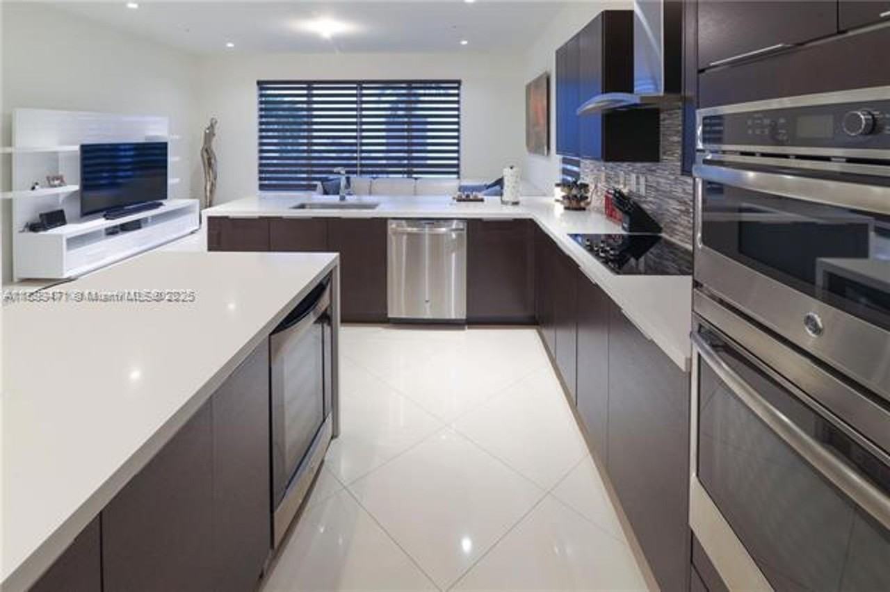 10501 Nw 66th St #0 - Photo 6 of 33