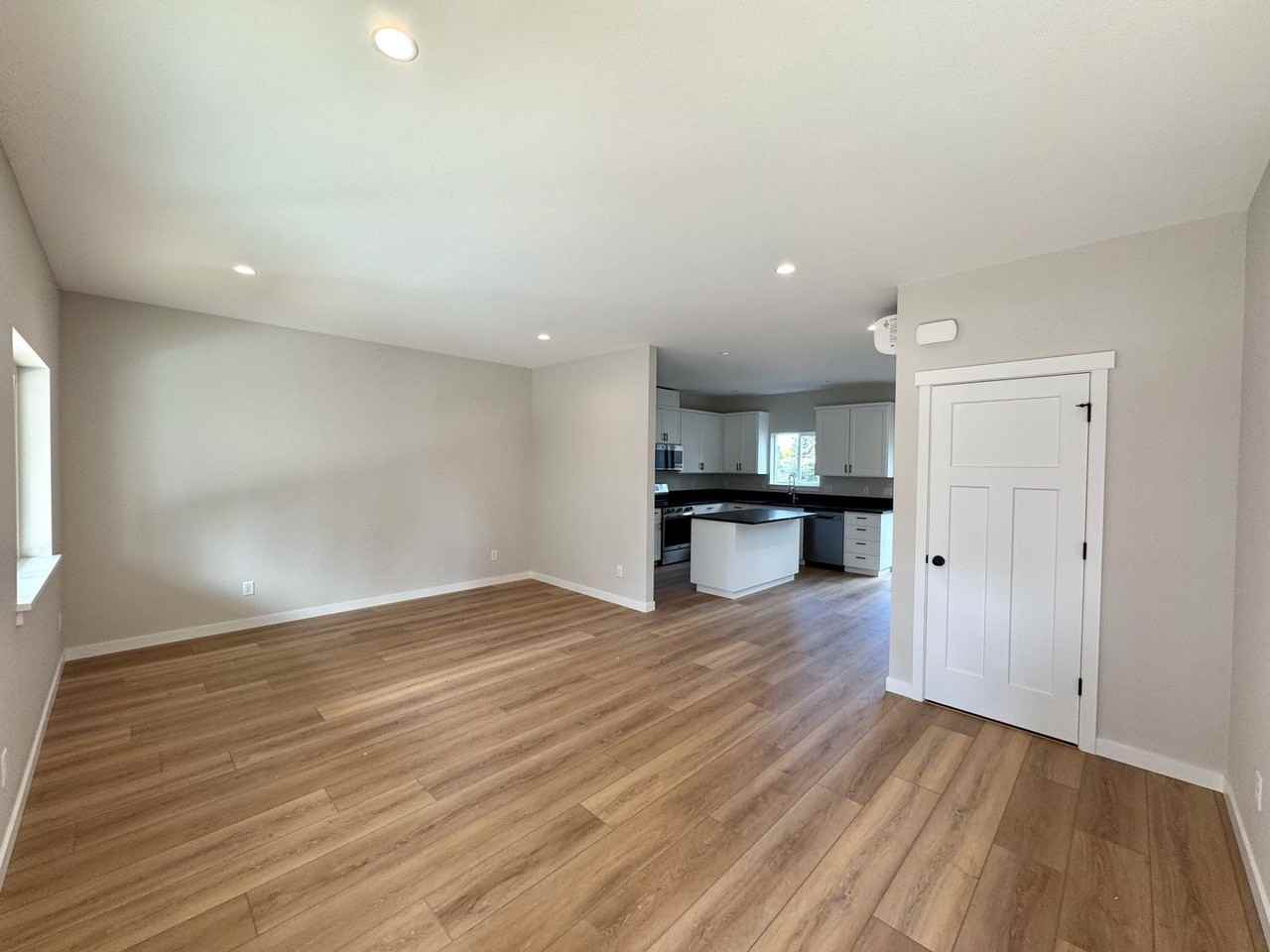 13822 Southeast Oatfield Road - Photo 3 of 31