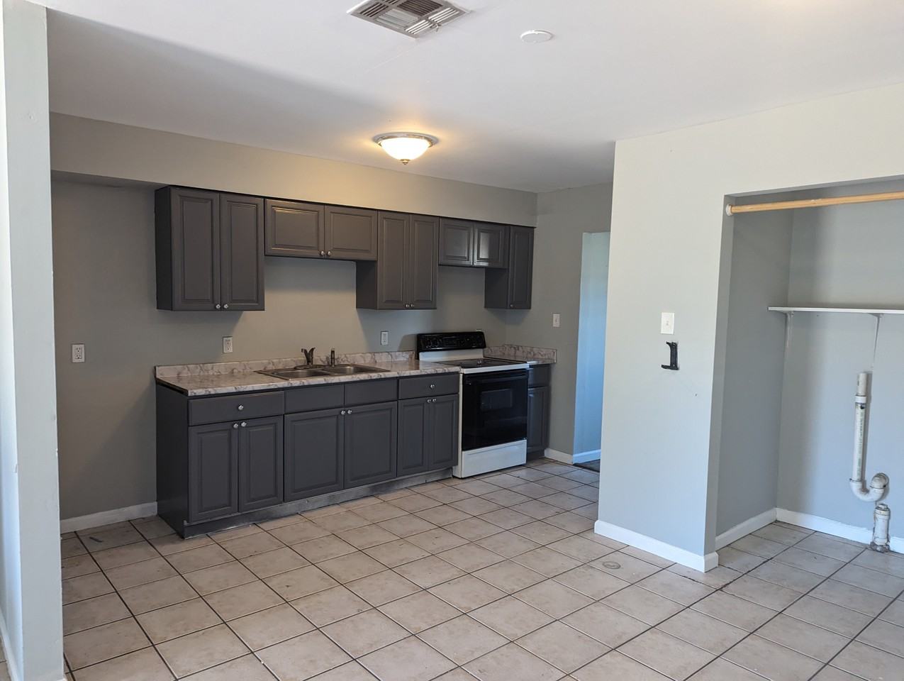 2916 Ashley Dr #NA - Photo 3 of 17