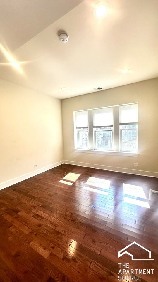 1157 West Lunt Avenue, Unit 3 - Photo 2 of 11