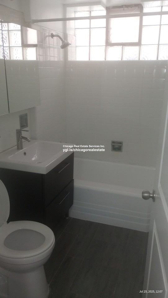 2754 West North Shore Avenue, Unit 2W - Photo 2 of 6