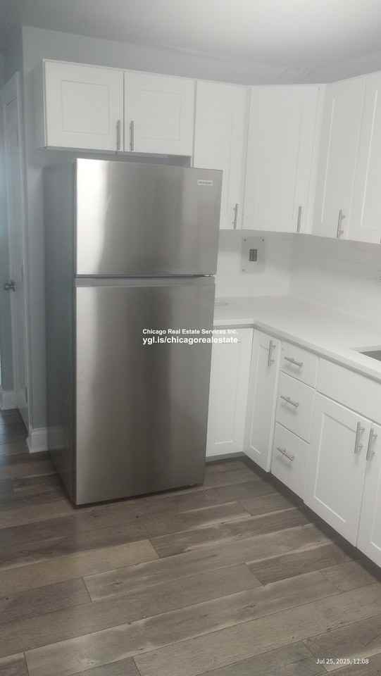 2754 West North Shore Avenue, Unit 2W - Photo 4 of 6