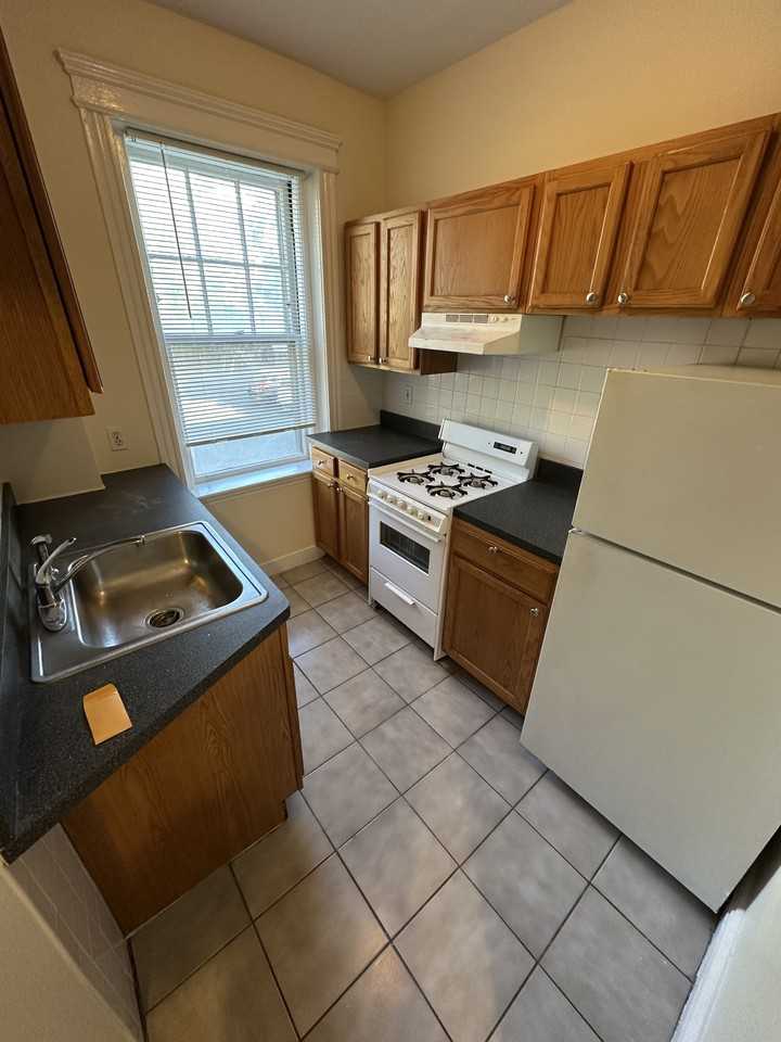 37 Wendell Street - Photo 4 of 16