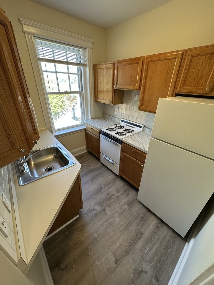 37 Wendell Street - Photo 3 of 12