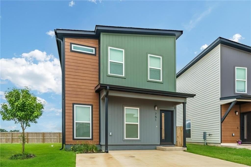 751 St Charles Pl - Photo 2 of 24