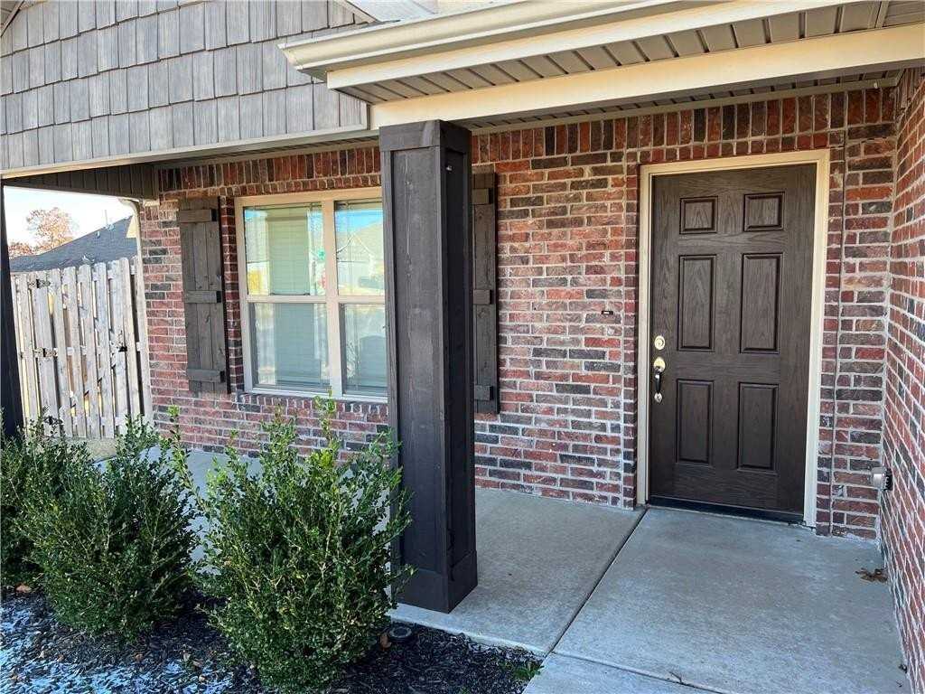 1001 Tulip St - Photo 2 of 38