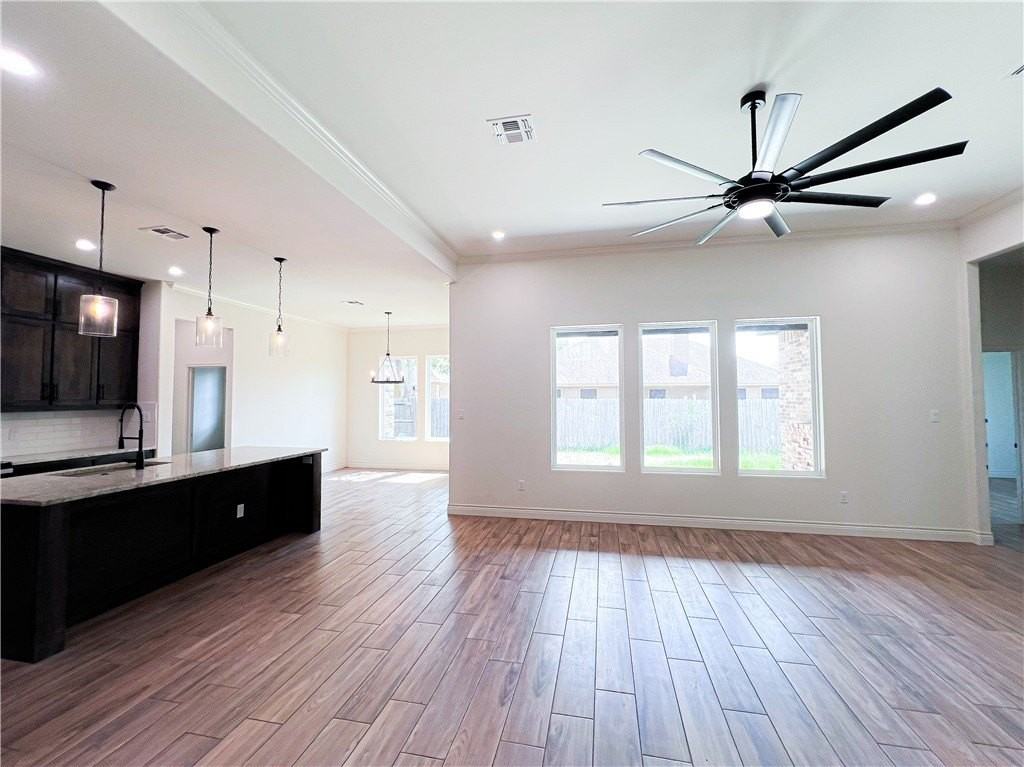 6918 Pacific Way - Photo 7 of 34