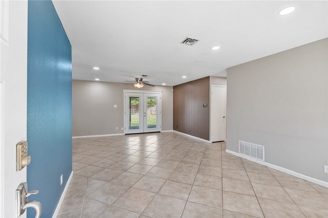 513 Greenway Drive - Photo 2 of 23