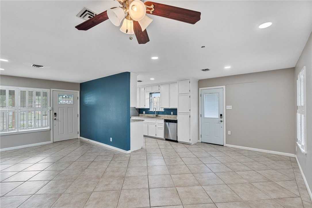 513 Greenway Drive - Photo 5 of 23